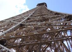 TDF réalise des travaux de maintenance sur ses installations TNT et radio FM de la Tour Eiffel