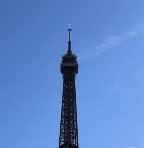La Tour Eiffel prend de la hauteur, le groupe TDF installe une nouvelle antenne